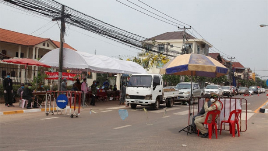 Người nước ngoài nhập cảnh Lào sau ngày 3/5 tự trả chi phí cách ly