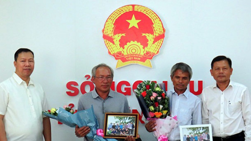 Cứu giúp và bàn giao ngư dân Philippines gặp nạn trên biển