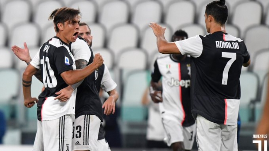 Cristiano Ronaldo vừa ghi bàn vừa kiến tạo, Juventus đại thắng Lecce