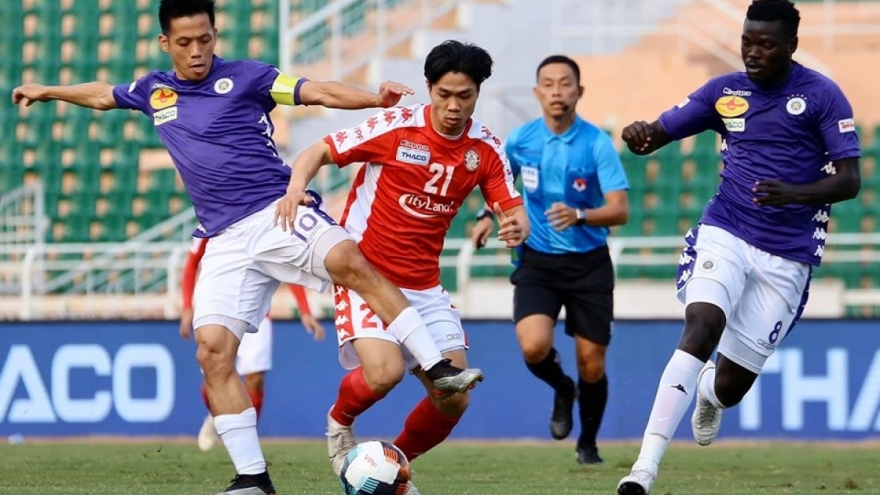 VIDEO: Người hâm mộ xếp hàng dài mua vé xem đại chiến TPHCM-Hà Nội FC