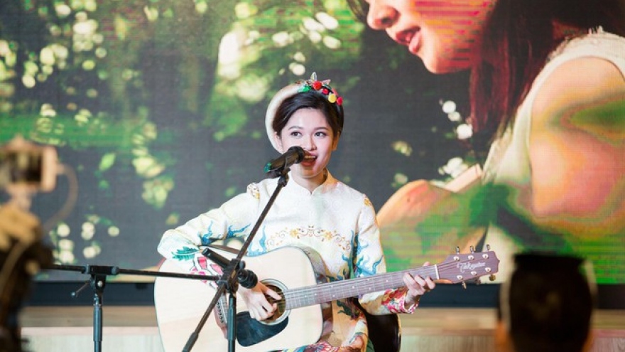 Á hậu Thuỳ Dung cover ca khúc “Việt Nam ơi! Đánh bay Covid!“