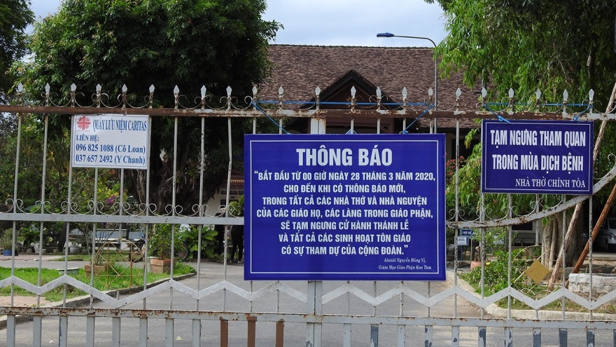 Các cơ sở tôn giáo ở Kon Tum, Vĩnh Long tuân thủ việc giãn cách xã hội