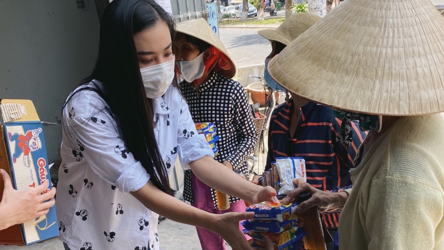 Hết lệnh cách ly, Á hậu Kim Duyên tiếp tục các hoạt động thiện nguyện