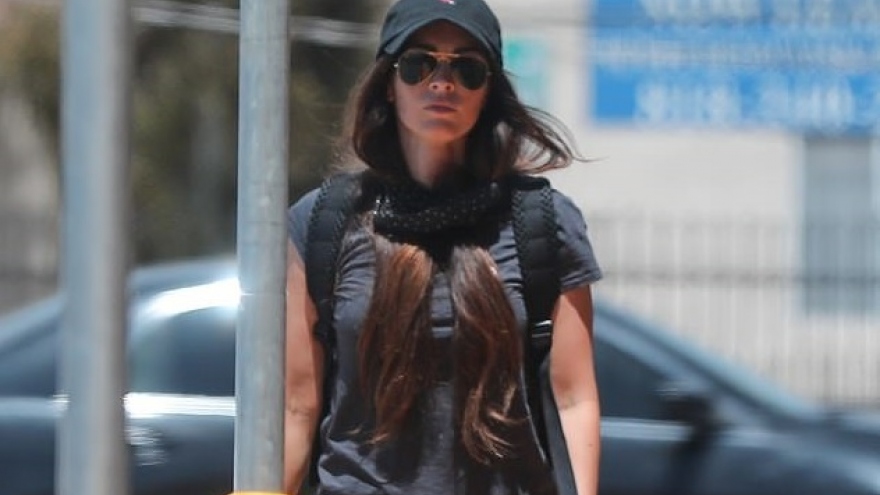 “Biểu tượng gợi cảm” Megan Fox mặc đồ xuề xòa đến hiệu thuốc