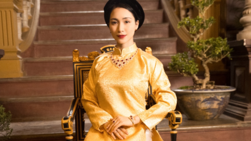 Hoà Minzy bội thu thành tích với “Không thể cùng nhau suốt kiếp“