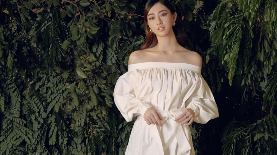 Hoa hậu Lương Thùy Linh đẹp hút mắt với phong cách trang nhã