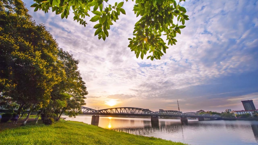 Huế - Thành phố của những sắc hoa mùa hạ