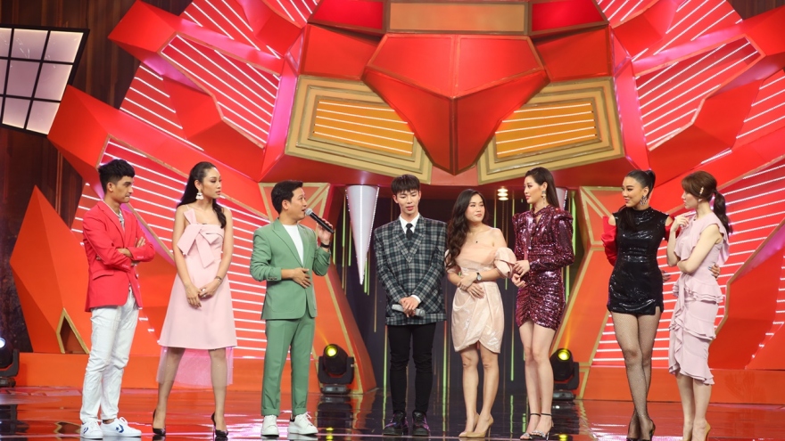 Trường Giang bị “cà khịa” chiều cao khi đứng cạnh dàn “chân dài“