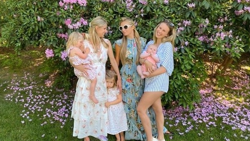 Paris Hilton diện đầm xếp tầng nữ tính đoàn tụ cùng em gái và các cháu