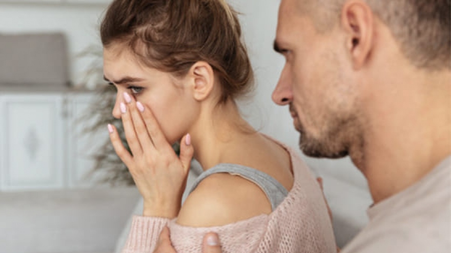 An ủi nửa kia đúng cách trong những thời điểm khó khăn