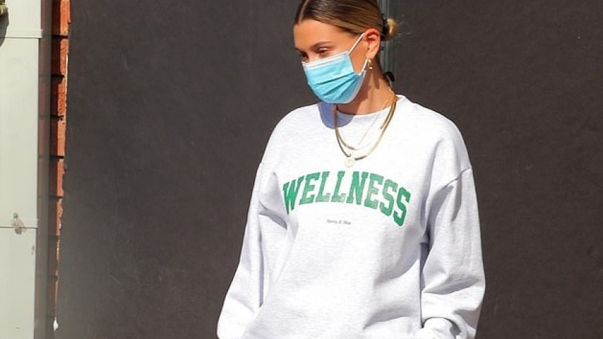 Vợ Justin Bieber một mình ra phố ở Mỹ sau kỳ nghỉ dưỡng cùng bạn thân