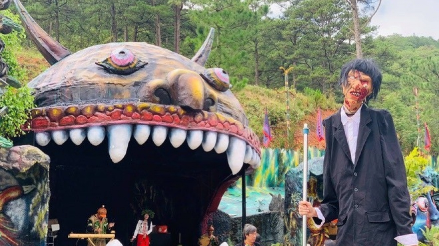 Lan Phương bức xúc về khu du lịch có hình ảnh dung tục gần Đà Lạt