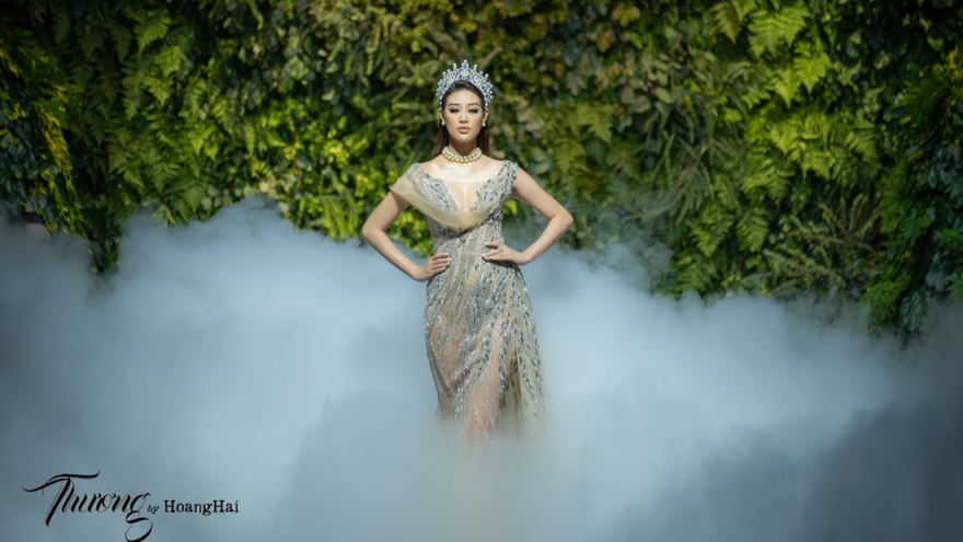 Hoa hậu Khánh Vân diện váy được đấu giá 10.000 USD làm từ thiện