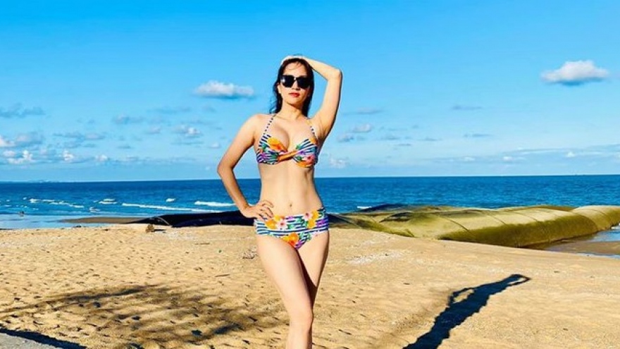 Chuyện showbiz: Khánh Thi diện bikini tôn dáng “cực phẩm“