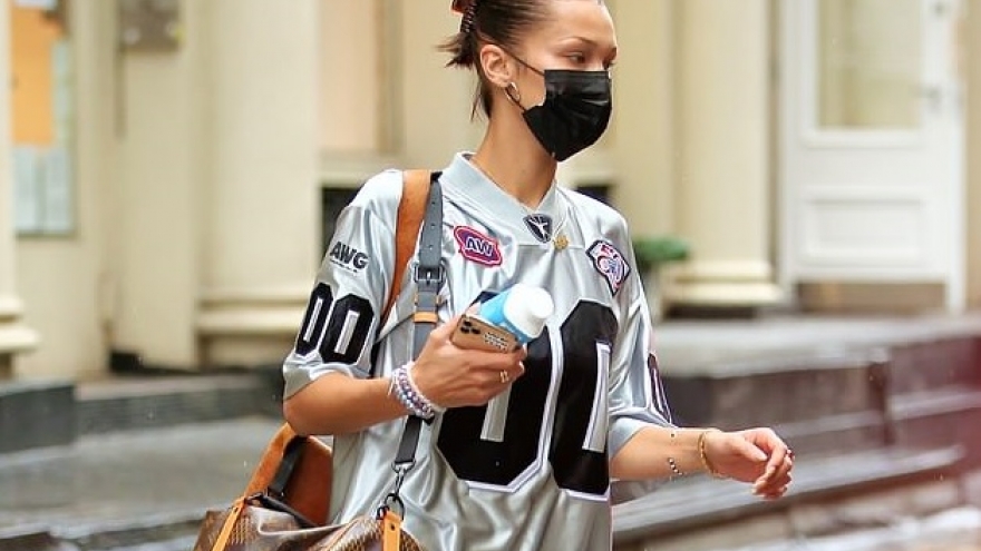 Bella Hadid diện mốt “giấu quần” ra phố sau khi chạm mặt tình cũ The Weeknd