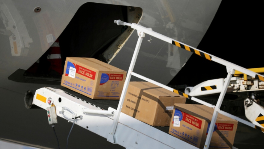 Mỹ phủ nhận tranh mua thiết bị y tế với Brazil