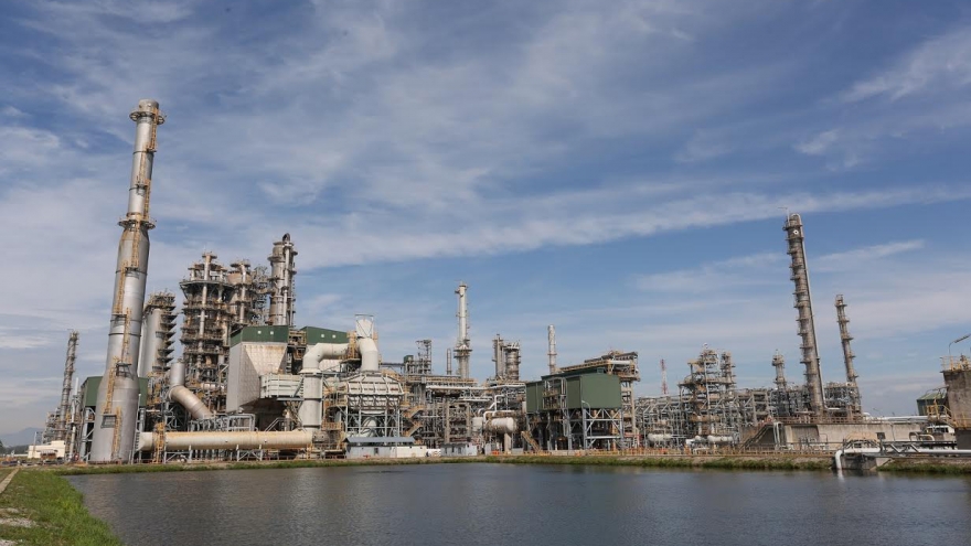 Giá dầu giảm kỷ lục: Việt Nam có thể mua dự trữ?