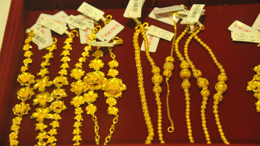 Giá vàng “giậm chân tại chỗ” trong phiên giao dịch cuối tuần