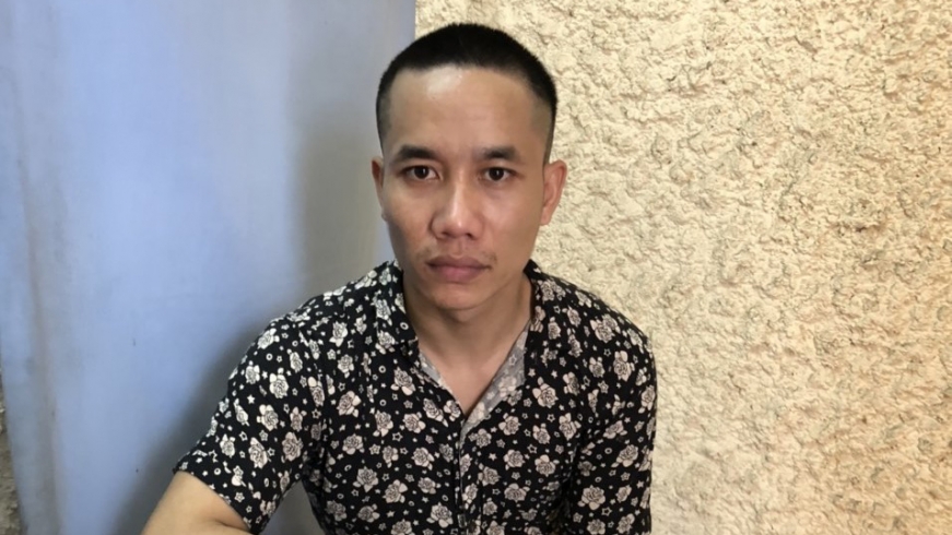 Bị công an khởi tố vì mượn điện thoại, xe máy của em trai để đi cầm cố