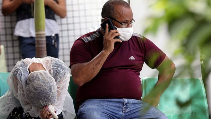 Tranh cãi xoay quanh ý định rời WHO của Tổng thống Brazil