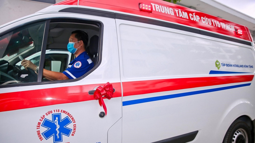 Tập đoàn Novaland tặng xe cấp cứu hỗ trợ tuyến đầu chống dịch