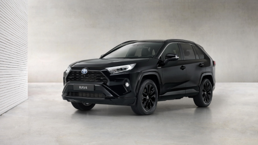 Toyota RAV4 Hybrid ra mắt Black Edition đẹp bí ẩn tại châu Âu