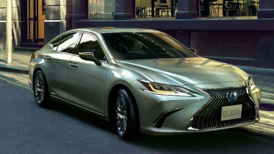 Lexus ES 300h 2021 tiết kiệm nhiên liệu hơn với pin lithi-ion
