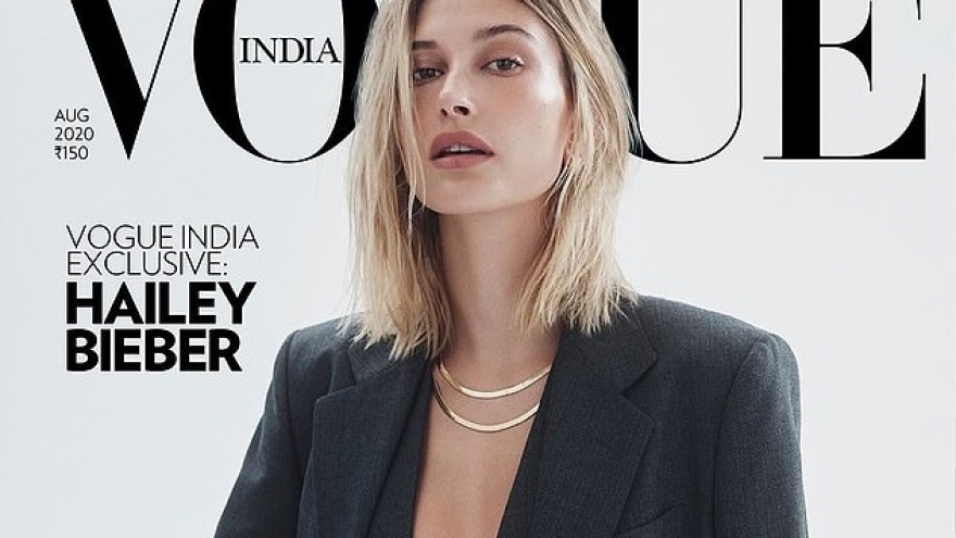 Vợ Justin Bieber buông áo hờ hững, tái xuất nóng bỏng trên bìa tạp chí