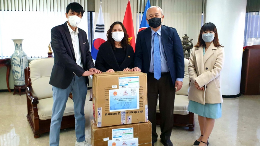 DN, trí thức Việt tại Hàn tặng cộng đồng người Việt 3.000 khẩu trang
