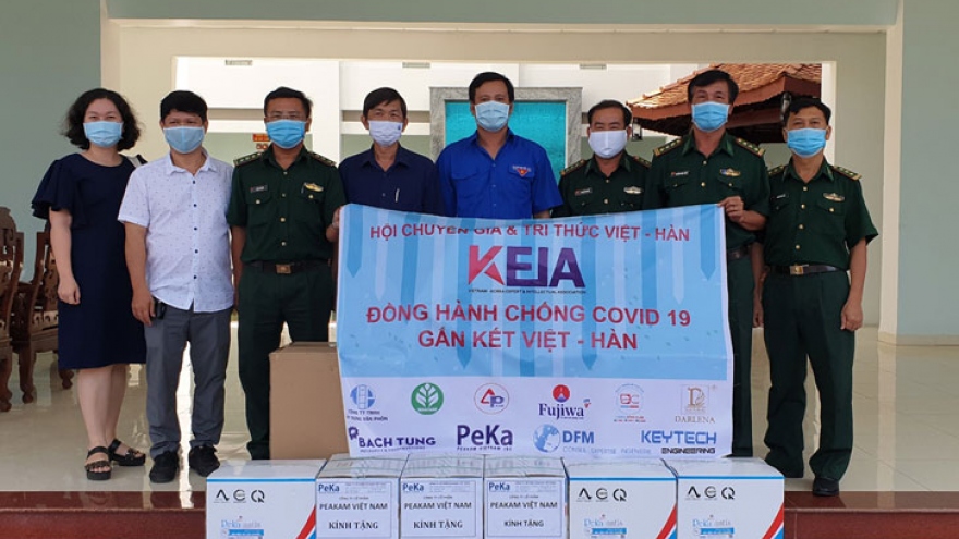 Trí thức Việt ở Hàn tặng 8.000 khẩu trang y tế cho BĐBP và Công an Tây Ninh