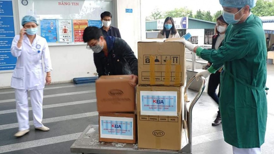 Trí thức Việt ở Hàn tặng hàng ngàn khẩu trang cho bác sỹ và thương binh