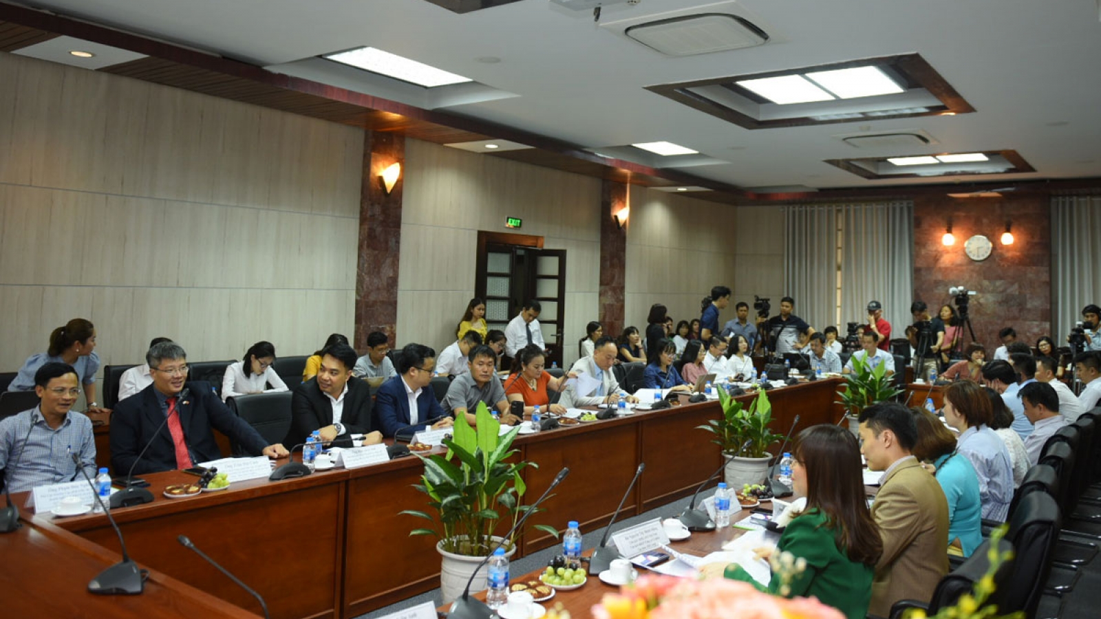 “Chuyển giao công nghệ, xúc tiến đầu tư và kết nối thị trường quốc tế”