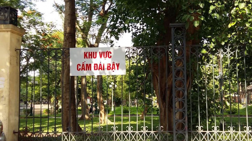 Tè bậy nơi công cộng: Đánh mạnh vào “nồi cơm” của người vi phạm!