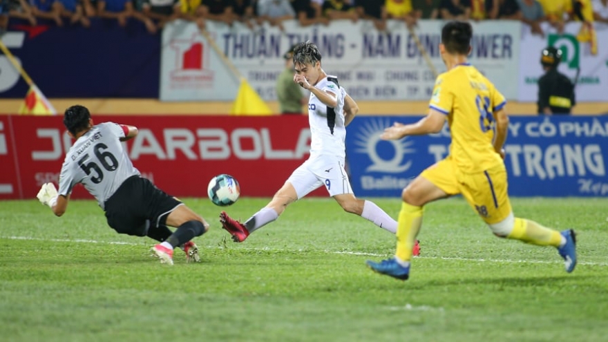 Cột dọc từ chối Văn Toàn, HAGL thất thủ 0-2 trên sân Nam Định