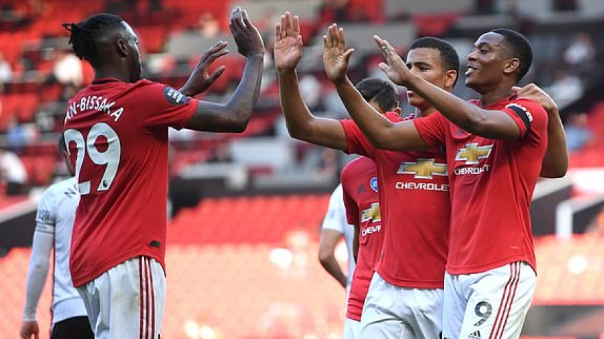 Anthony Martial lập hat-trick, MU thắng 3 sao trước Sheffield
