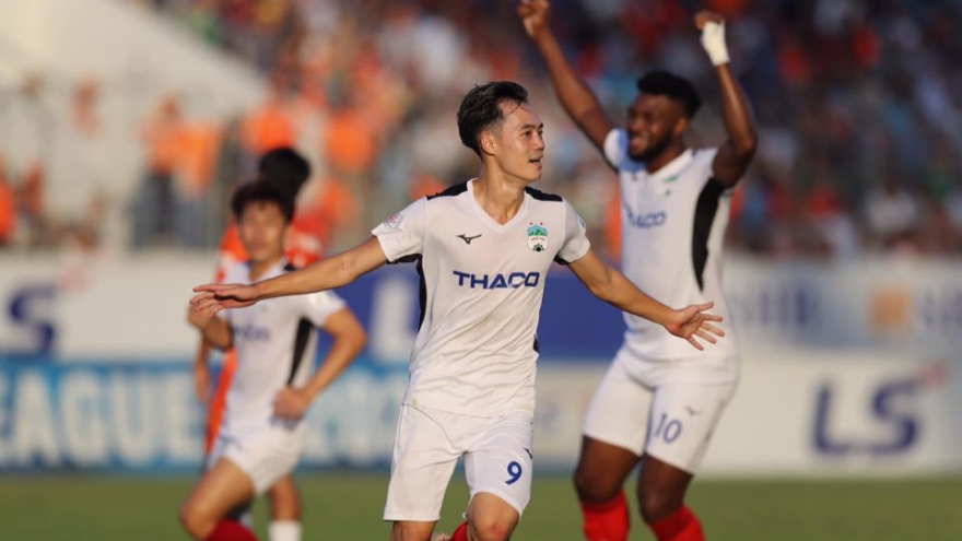 Văn Toàn rực sáng - Tuấn Anh lập siêu phẩm, HAGL thắng dễ Quảng Nam