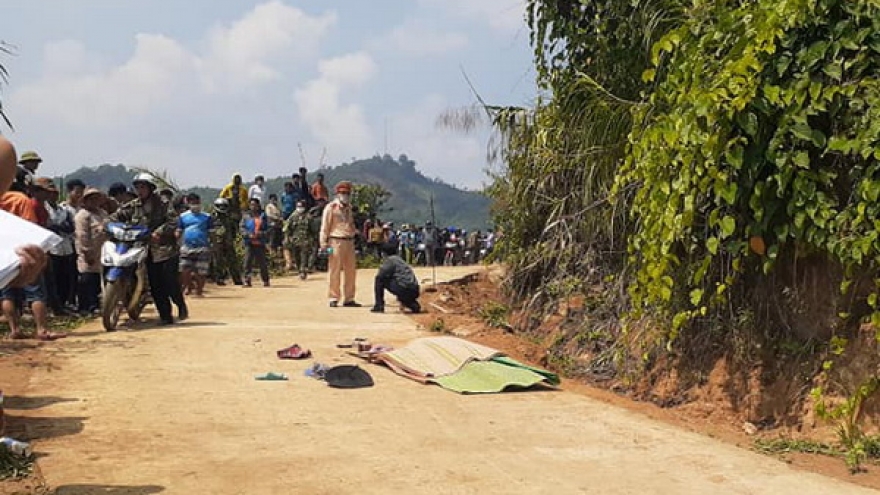 Xe tải va chạm xe máy, 3 người thương vong