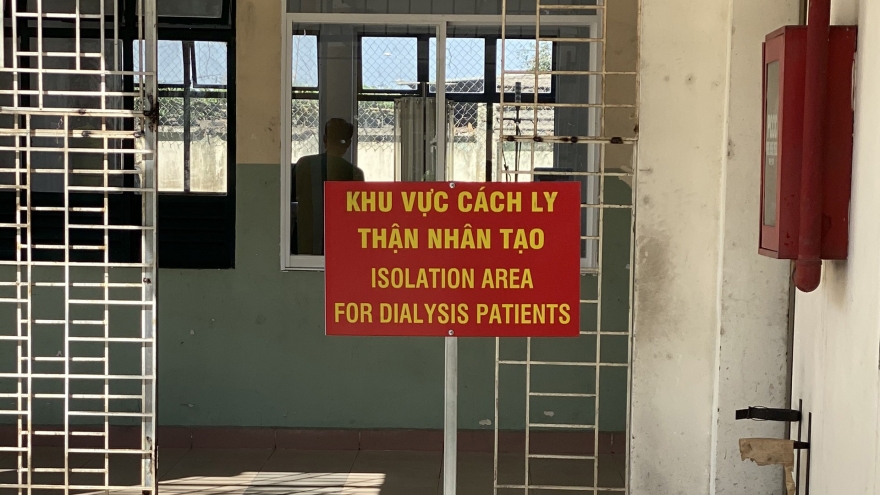 Chạy thận nhân tạo ngay trong khu cách ly tại TPHCM