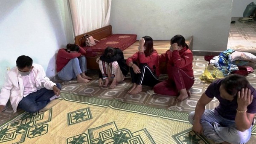 Bất chấp lệnh cấm tụ tập, 6 đối tượng tổ chức đánh bạc