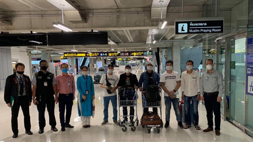 Đưa 7 công dân Việt Nam bị kẹt tại sân bay Thái Lan về nước