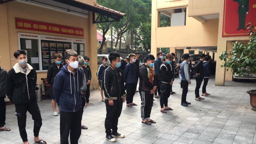 Hàng chục đối tượng chạy xe tốc độ cao, lạng lách quanh hồ Hoàn Kiếm