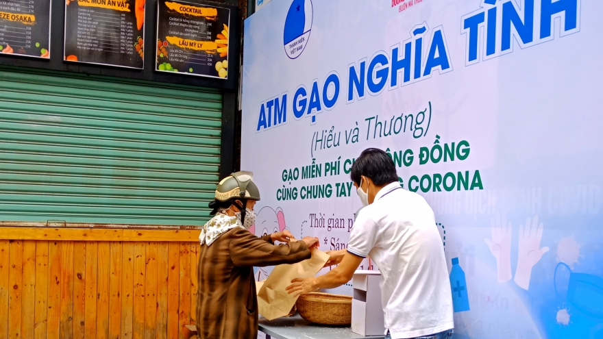 Đắk Lắk: Chính thức vận hành máy ATM phát gạo miễn phí