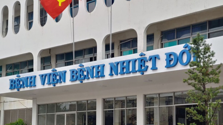 Sức khỏe phi công người Anh mắc Covid-19 rất nguy kịch