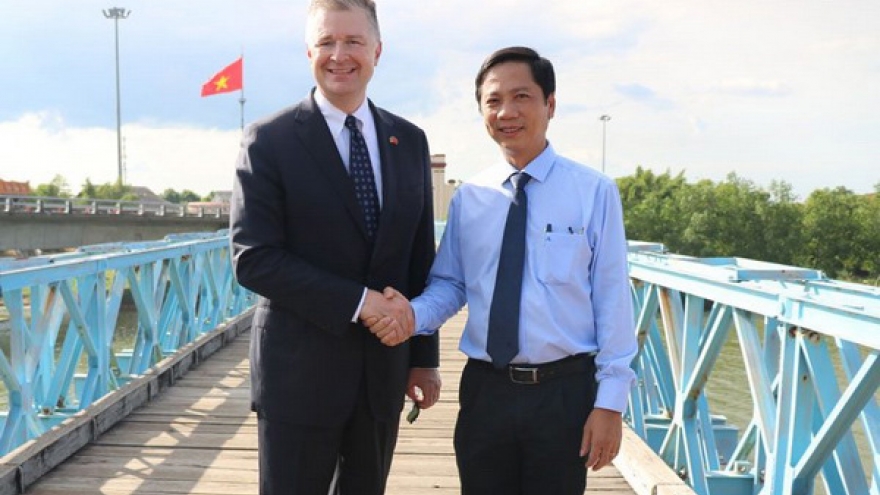 Cái bắt tay lịch sử giữa cầu Hiền Lương-Bến Hải