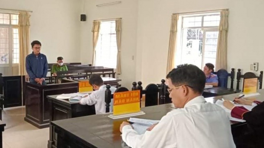 Xử phạt 9 tháng tù treo đối tượng giả mạo Facebook tung tin sai sự thật