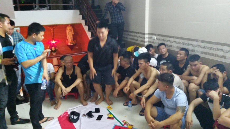 Nửa đêm “đột kích” sới bạc: Chuẩn bị cả xe đưa đón con bạc