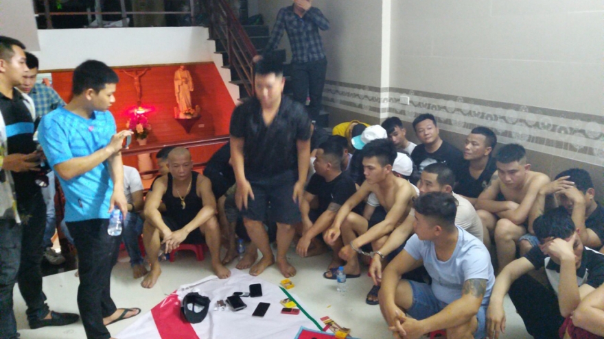 Nửa đêm “đột kích” sới bạc: Chuẩn bị cả xe đưa đón con bạc