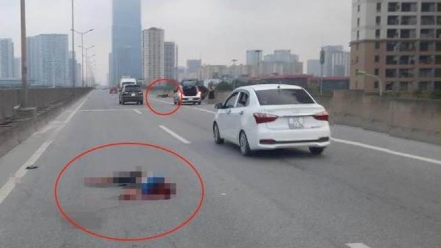 Chạy xe máy vào đường trên cao bị taxi tông chết: CSGT lên tiếng