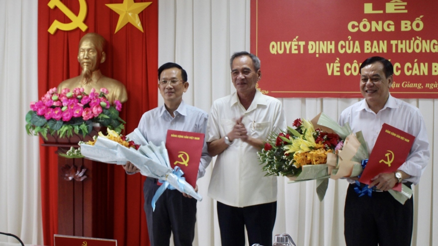Hậu Giang điều động nhiều lãnh đạo tỉnh về các huyện, thành phố