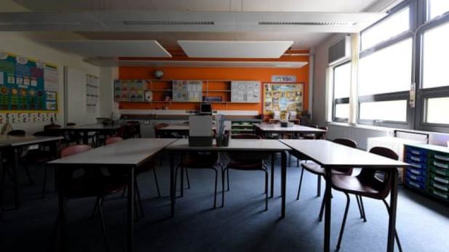 Thủ tướng Anh quyết mở lại trường học từ đầu tháng 6